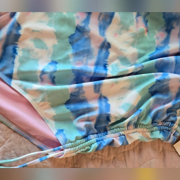 One-piece swimsuit with padding and a printed design for women! 👙☀️ - Picture 3 of 7